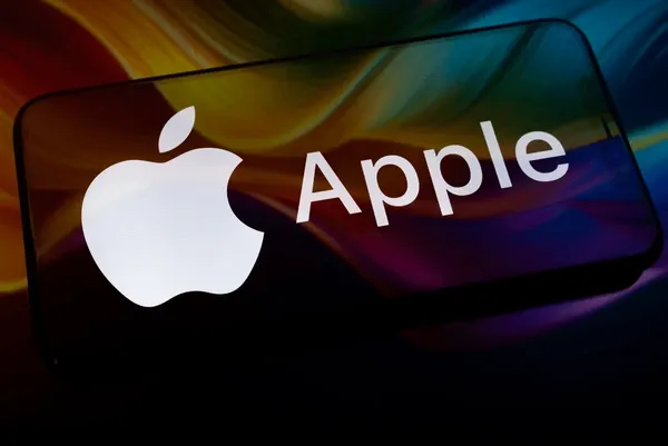 Apple Warns All iPhone Users to Update Their Devices to Avoid Being Hacked