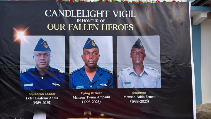 Ghana Armed Forces Present GHS 315,000 to Families of Fallen Airmen