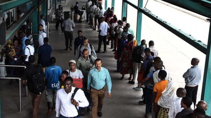 US Embassy in Abuja, Consulate in Lagos to Halt Visa Issuance to Nigerians from January 1